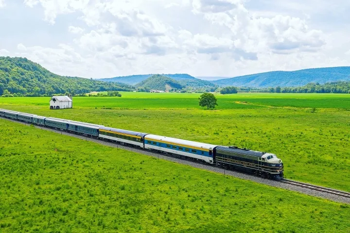 Potomac Eagle train coming back from Petersburg, WV