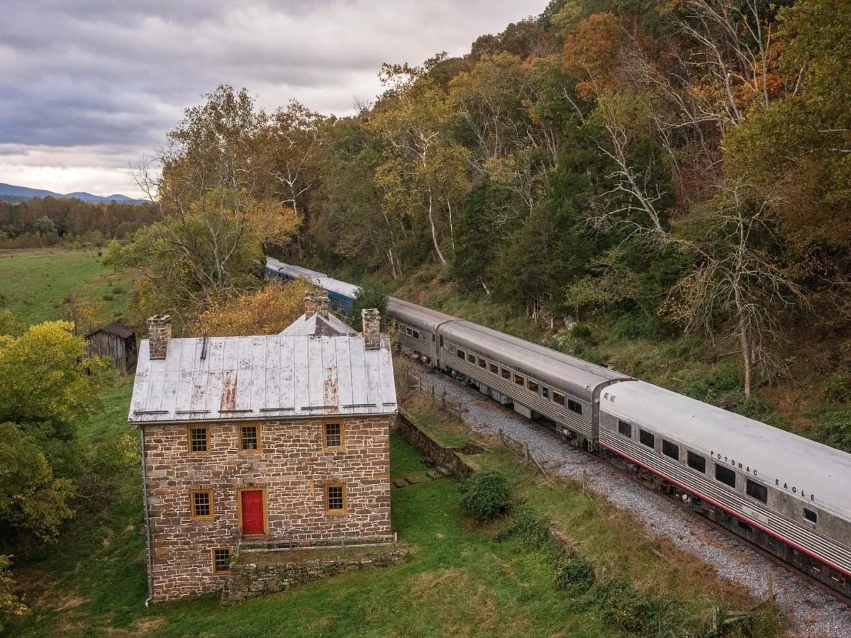 IMG-9777 Potomac Eagle train passing the kerkandale house