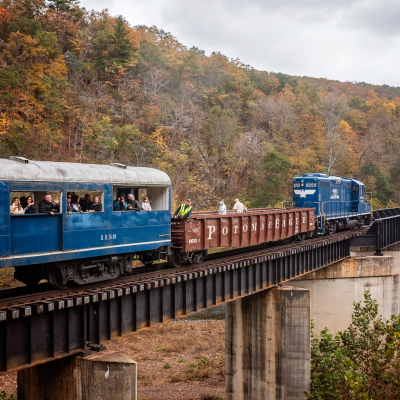 Potomac Eagle train crossing sycamore bridge in the fall